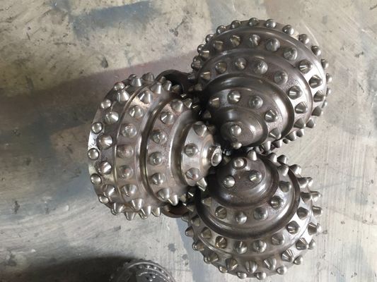 주문을 받아서 만들어진 Tricone 착암기 조금 원뿔 위조 공기 순환 방위 유형