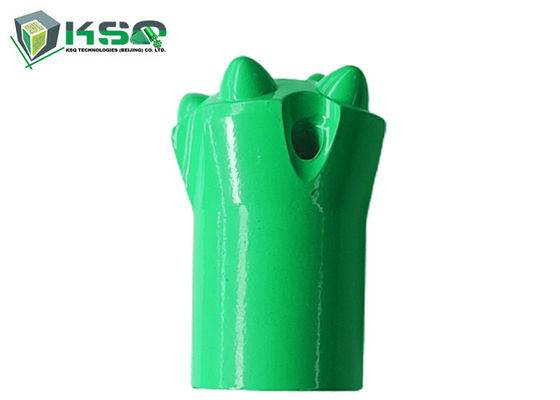 7 급은 구멍을 뚫어 작은 구멍을 위해 버튼 비트를 점점 줄였습니다